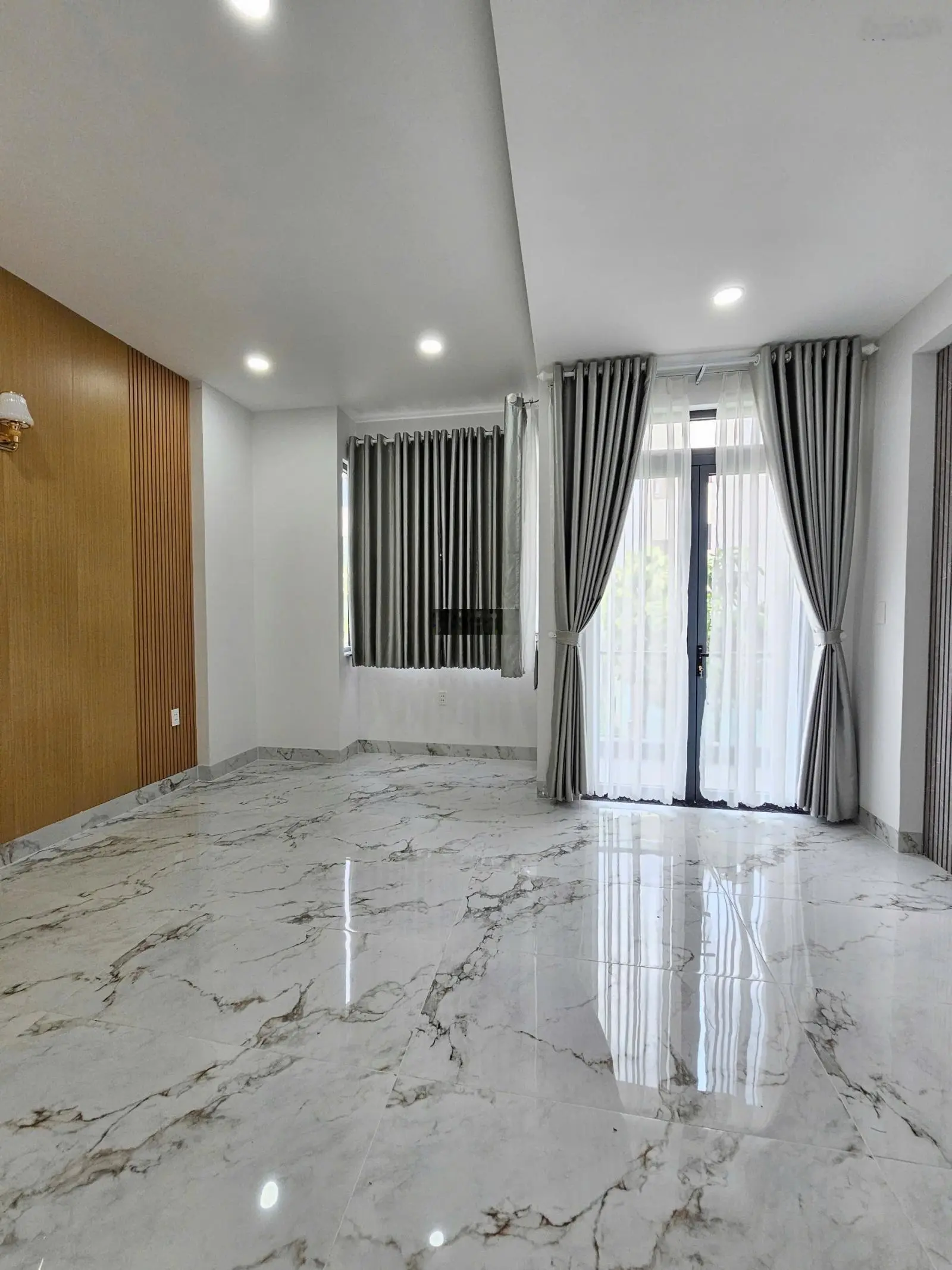 Nhà hoàn công: 6tỷ200, nhà 1 trệt 3 lầu full nội thất KDC đẹp cạnh Làng Đại Học Quốc Gia TP. HCM