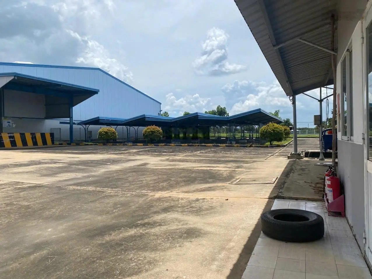 Bán xưởng diện tích 21.600m2, gồm 3 nhà xưởng và 1 văn phòng ở KCN Đức Hòa ,Long An.