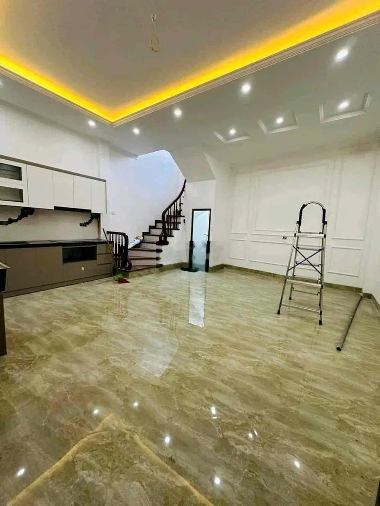 Bán nhà Lạc Long Quân, 44m, 3ngủ, Nhà mới, Nội thất xịn xò, Ngõ thông