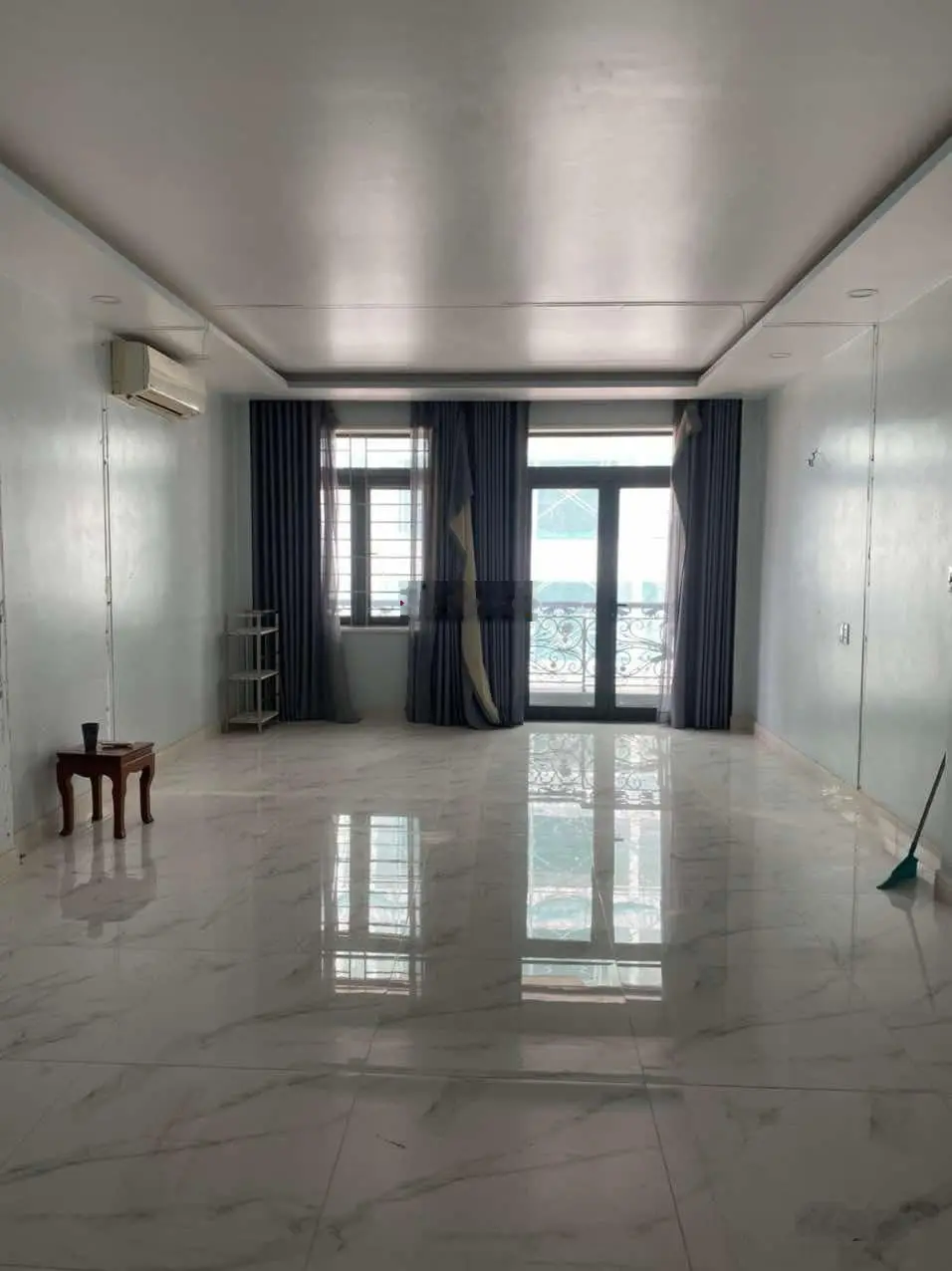 Bán nhà Lý Thường Kiệt, Quận 10 - hẻm trước nhà 10m - 8 tầng có hầm để ô tô, có thang máy chỉ 18 tỷ