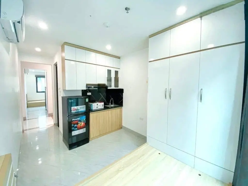 Bán nhà cầu giấy- vị trí đẹp- 6 tầng thang máy- 20 phòng khép kín- full đồ- dòng tiền 1.2 tỷ/năm