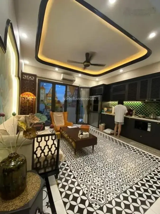 BÁN NHÀ CẦU GIẤY-Ô TÔ ĐỖ CỬA - VÀI BƯỚC RA PHỐ - 40M - 5 TẦNG - TIỆN ÍCH - HƠN 7 Tỷ