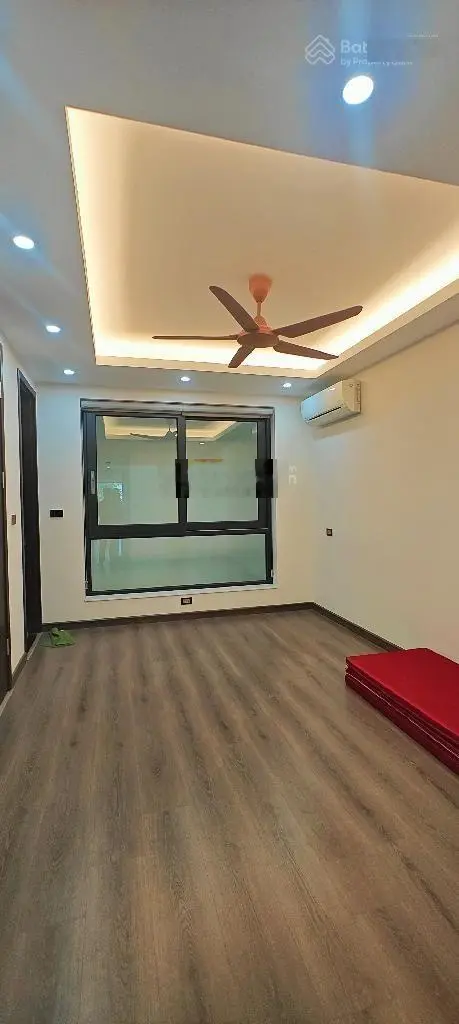 Bán nhà mặt ngõ 11 Việt Hưng, vỉa hè 3m, view công viên. Kinh doanh, vp đẹp. DT: 83m2,6 T MT: 5m