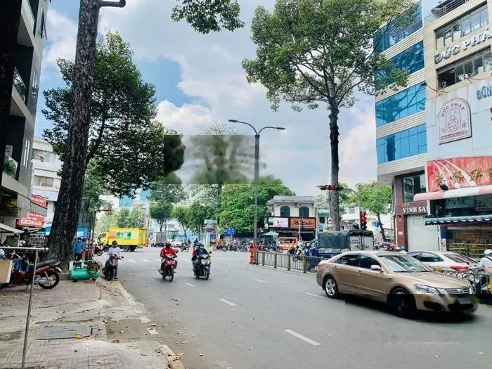 Chỉ 8.3 tỷ bán nhà 5 tầng thang máy mặt tiền 3 tháng 2 vị trí đắc địa ngay ngã tư tạ uyên sầm uất