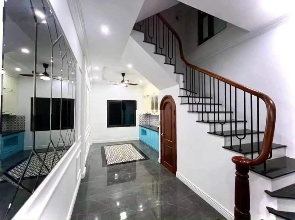 Bán nhà cực đẹp ở Ngũ Hiệp khu phân lô ô tô 7 chỗ vào nhà