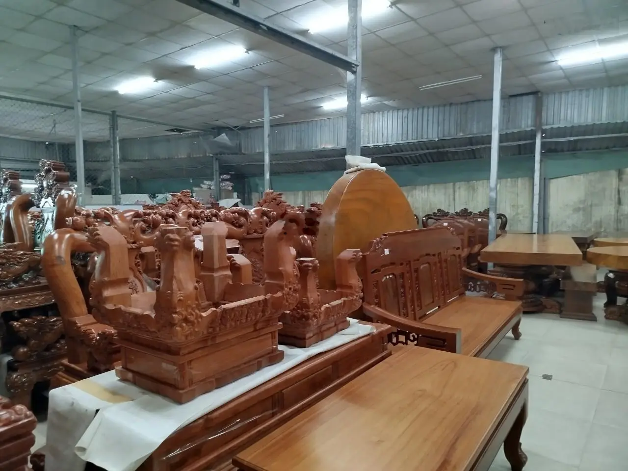 Bán xưởng mặt tiền với diện tích khủng 1735m2. Full thổ. Nhà xưởng 2 tầng. Dòng tiền 80 triệu/tháng