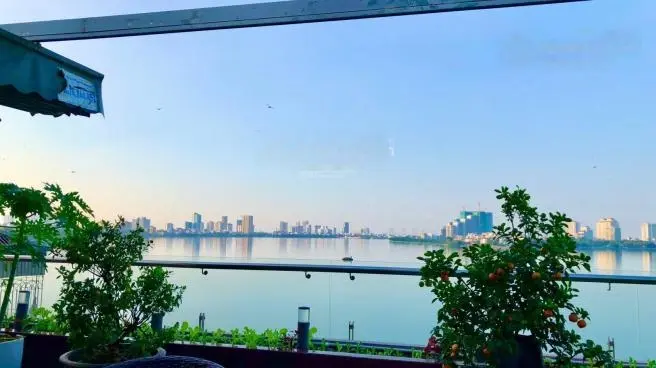 Bán tòa văn phòng 9 tầng view mặt Hồ Tây, nhà xây mới sẵn dòng tiền, DT 150m2, MT 8m