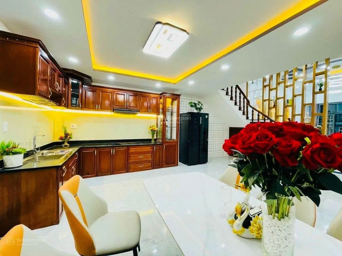 Kẹt vốn bán gấp nhà Nguyễn Tiểu La, Phường 8, Quận 10. Giá 3 tỷ 550. Sổ hồng. LH 0904 430 *** Minh