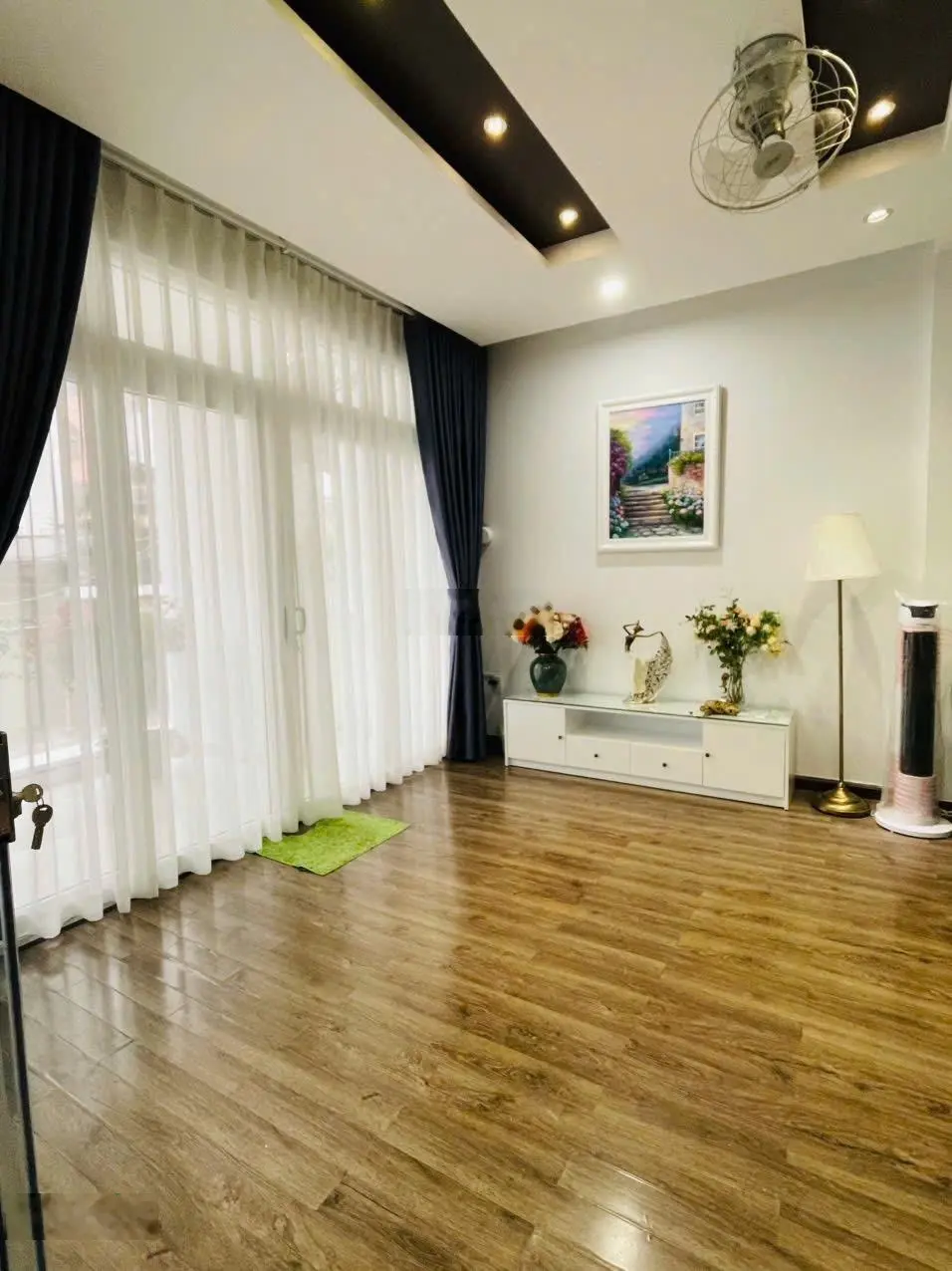 Nhà mặt tiền đường Nguyễn Hữu Huân - Phước Tiến, 135,1m2 ngang 6,1 có gara ô tô có 4pn giá 18,2 tỷ.