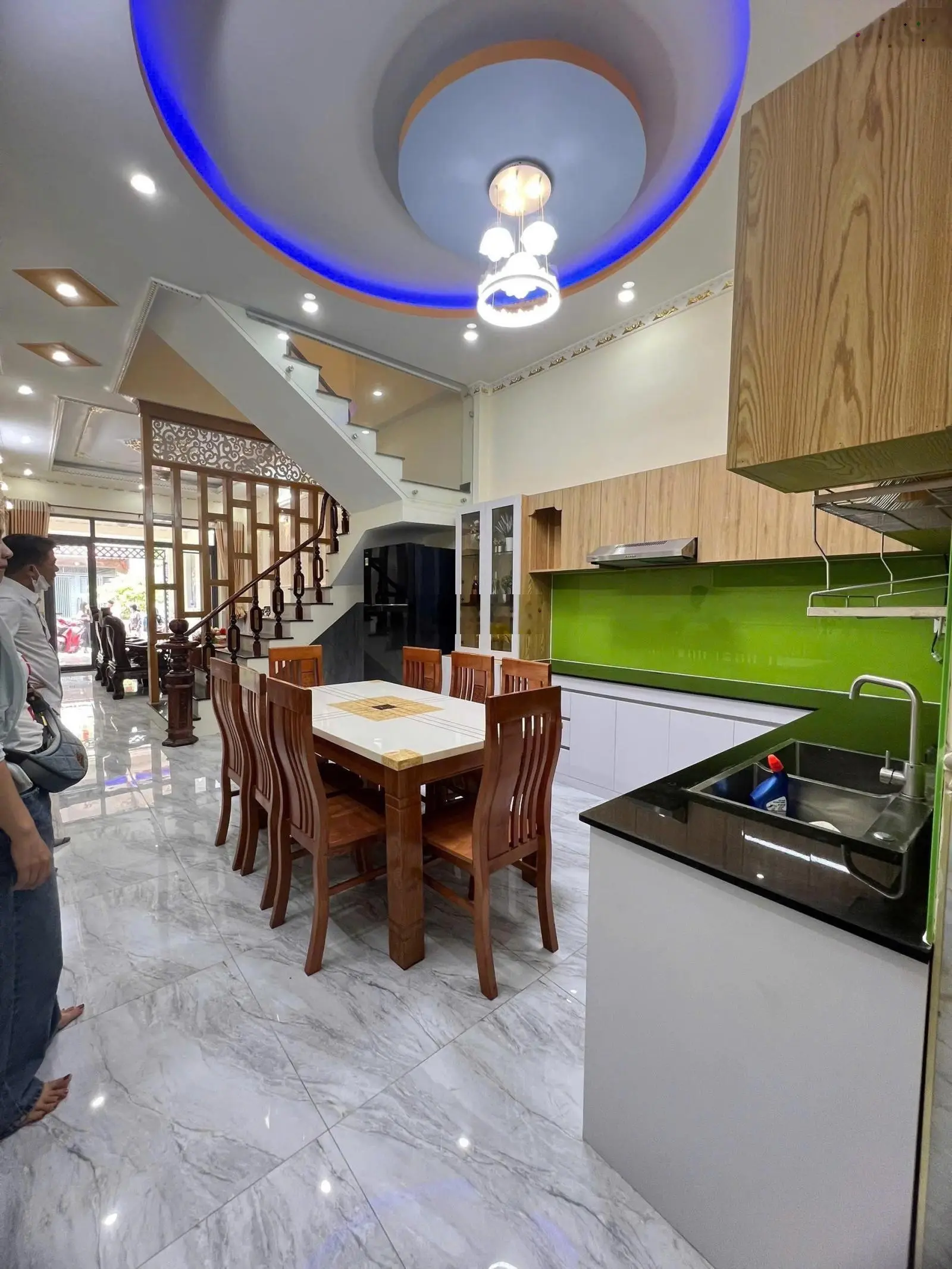 Bán gấp nhà mới xây siêu đẹp giá 4,5 tỷ gần ngã 4 chiêu liêu