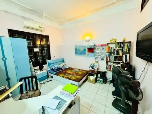 Bán gấp nhà phố Trần Quốc Hoàn 88m2 19.X tỷ, lô góc 3 thoáng, phân lô ô tô tránh, thang máy.