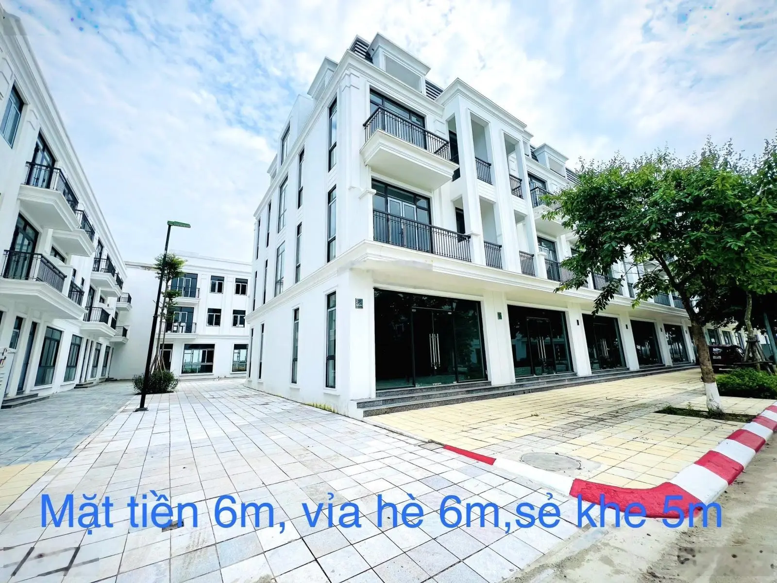 Căn nhà vườn liền kề 135m2, mặt đường 24m, đi 50m là đến công viên TP 20 hecta, chỉ 6x triệu/m2.