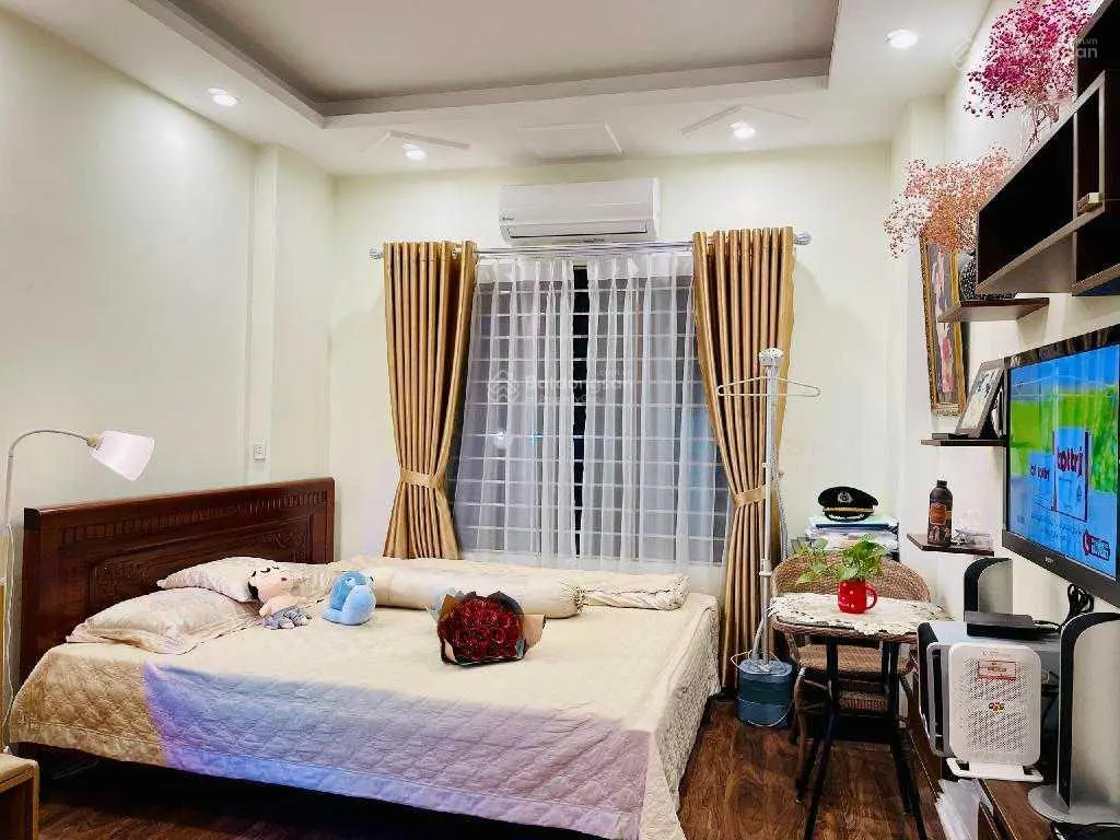 Bán nhà đẹp Nam Đồng, ô tô gần, an sinh đỉnh, nhà đẹp nội thất xịn, ở + cho thuê, 45m2 chỉ 6.3 tỷ