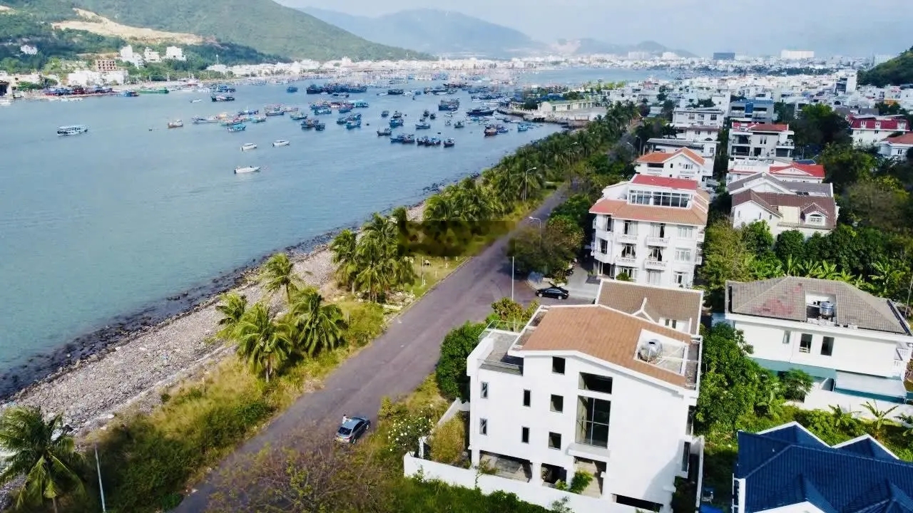 Độc quyền - Bán biệt thự xây thô mặt biển An Viên, Nha Trang. 264m2, 3 tầng 4 ngủ, 140tr/m2 (có TL)