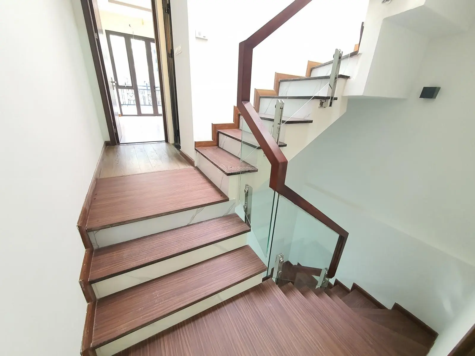 Bán Gấp nhà riêng phố Hồ Đắc Di 42m 5Tg MT 3,6m hơn 8 tỷ full nội thất gần ÔTô phân lô quân đội.