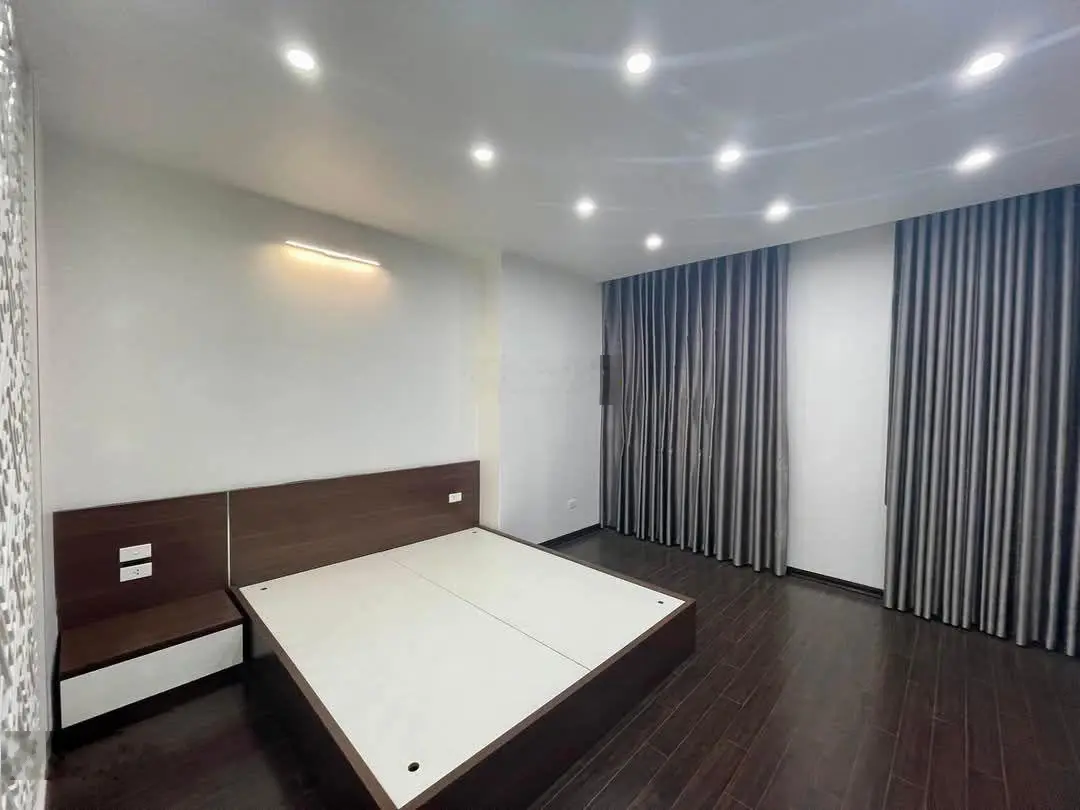Bán nhà mặt phố Chiến Thắng Chiến Văn Quán Vỉa hè,kinh doanh đỉnh 43m2, 5 tầng. Giá 16,5 tỷ.