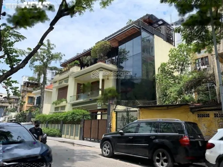 Mặt phố Nguyễn Gia Thiều, Hoàn Kiếm, DT 260m2 x 4 tầng, MT 8.5m LH 0969 568 ***