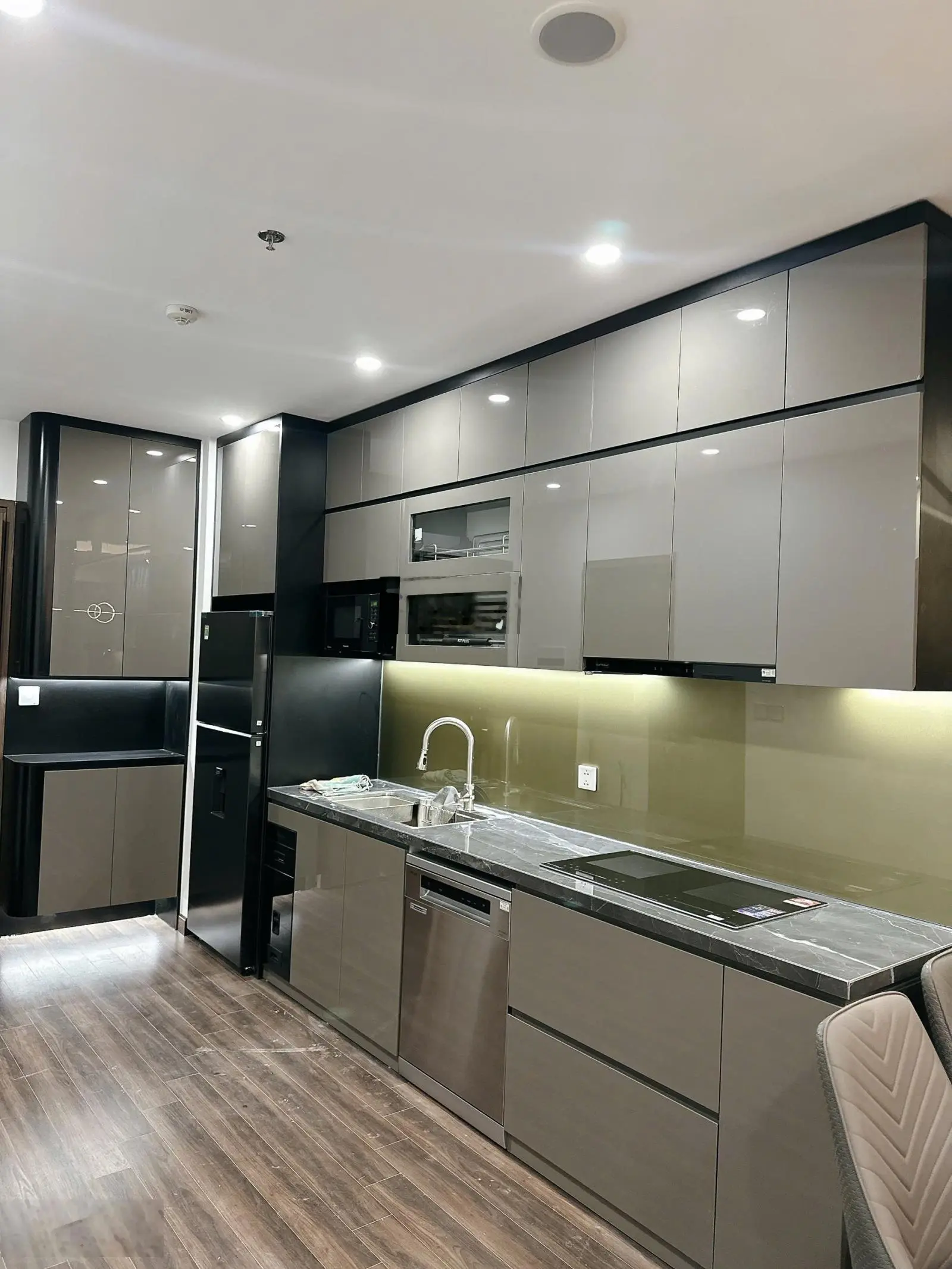 Bán căn hộ chung cư giá tốt tại Hoàng Huy Commerce, 2,367 tỷ VND, 67,4m2