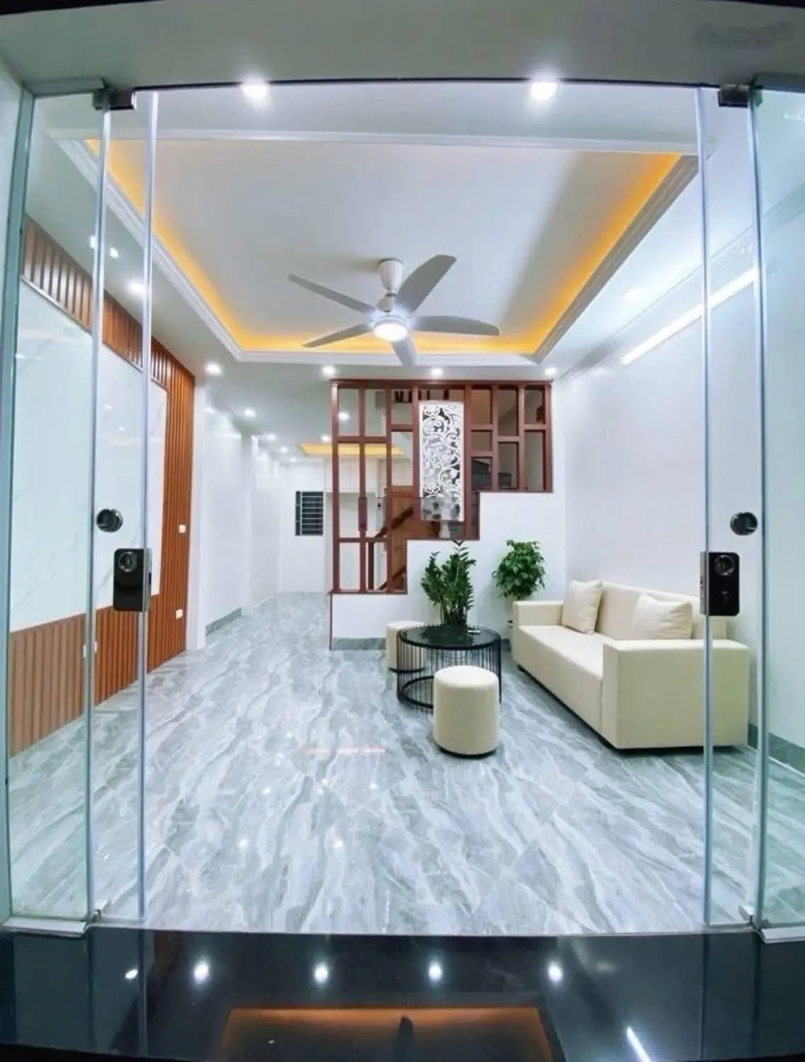 Bán Gấp 140 Đông thiên - Vĩnh Hưng. 30m. 5 Tầng . 6 ngủ giá 5,45 tỷ. Sổ vuông đẹp. Gần ô tô.
