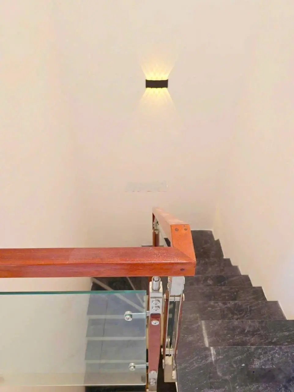 Nhà 1 trệt 2 lầu, hẻm xe hơi, cách Nguyễn Duy Trinh 100m giá 4,3 tỷ