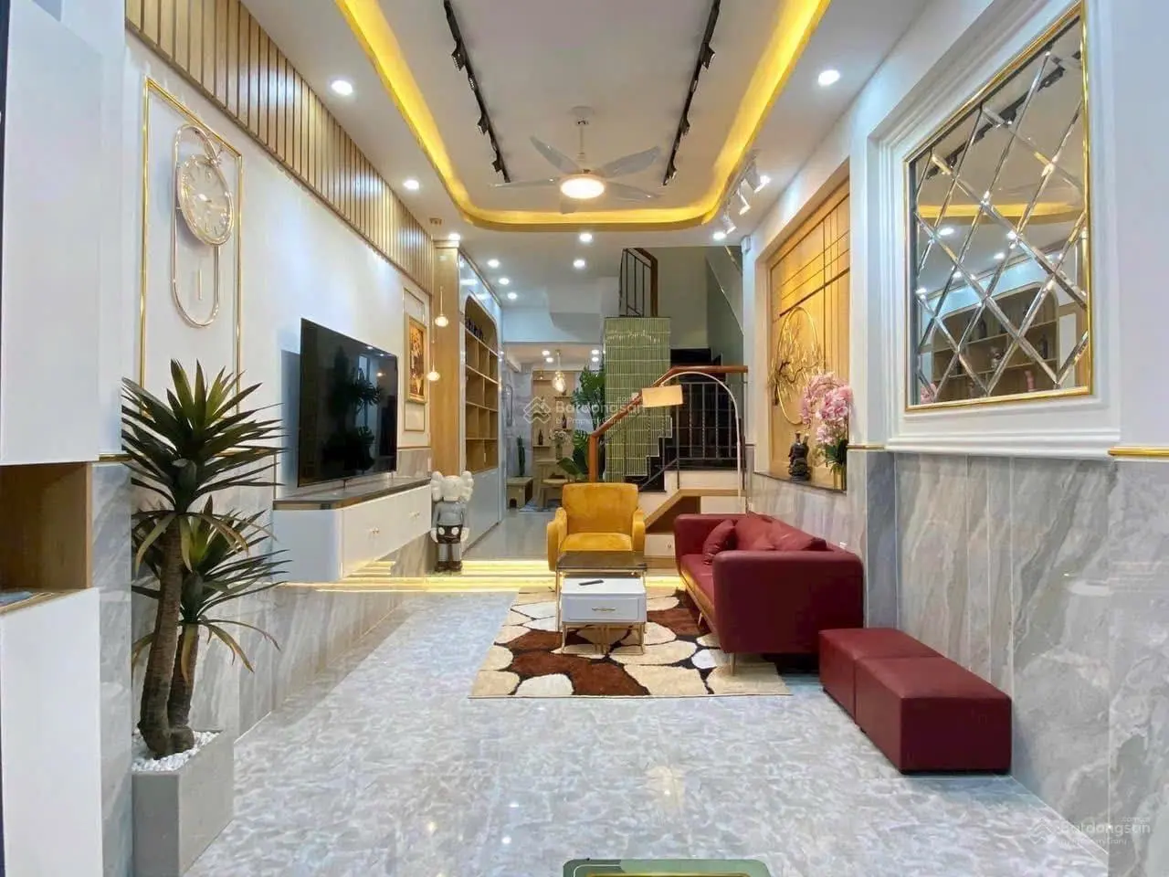 Nhà mặt tiền đường Tô Hiến Thành, Quận 10, DT 51,2m2, giá 2 tỷ 550, vị trí xuất sắc, sổ hồng riêng