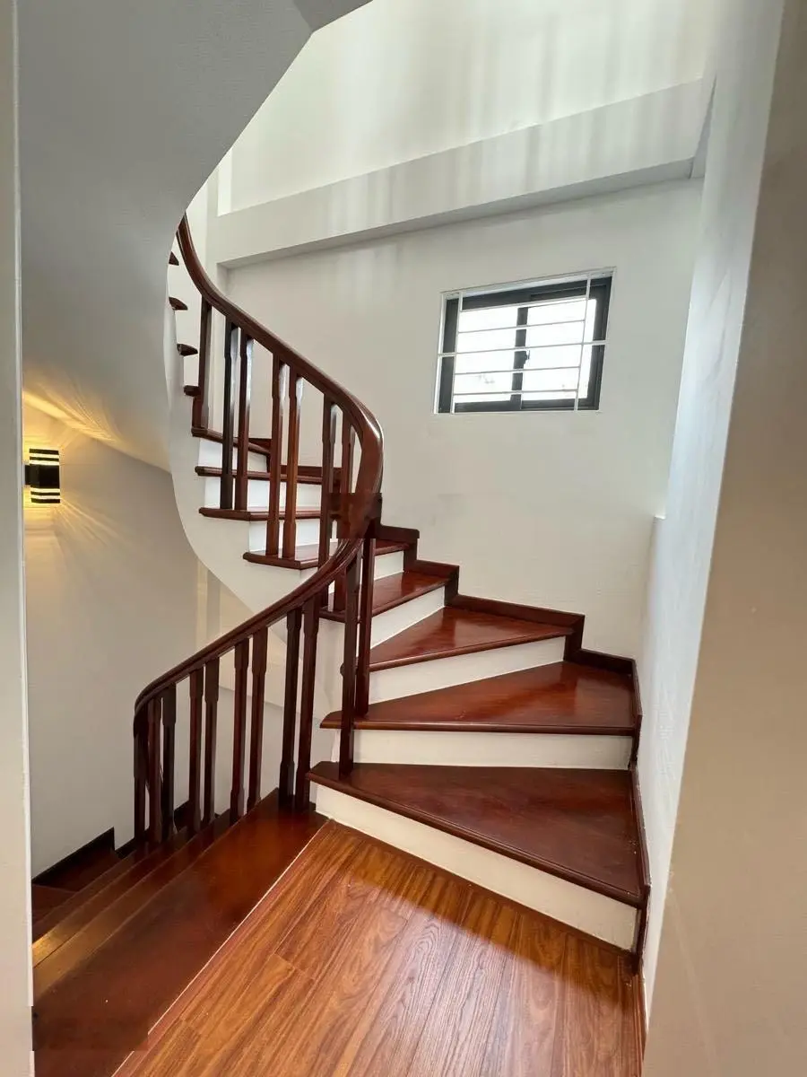 Bán nhà Trần Thái Tông-Cầu Giấy: 35m2x 5 tầng x mt 4.5m. 30m ôtô, sát phố, nhà đẹp ở ngay. Hơn 5 tỷ
