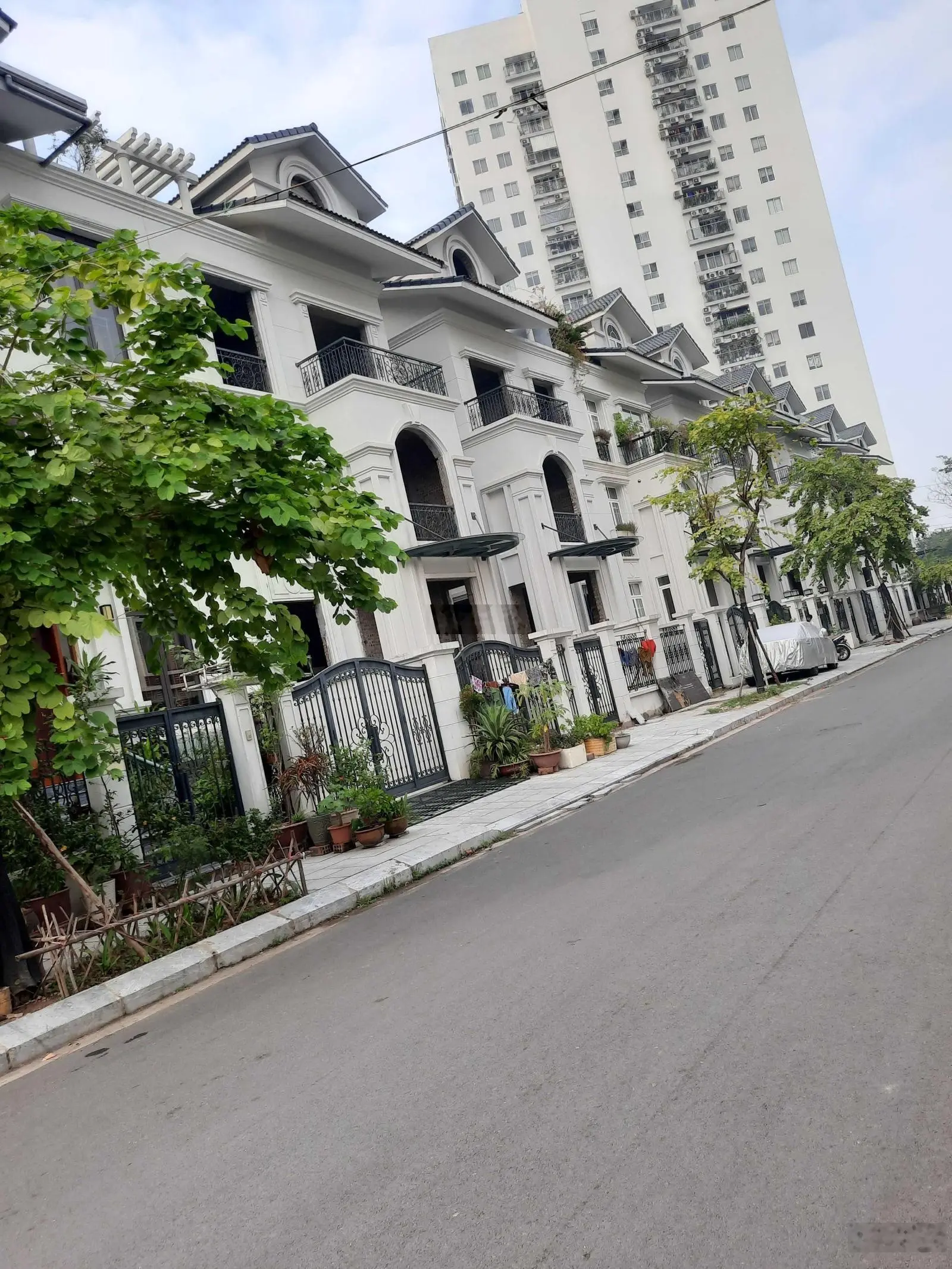 Bán rất gấp biệt thự lô góc Võ Chí Công, Tây Hồ: 235m2, 4.5 tầng + hầm. 49 tỷ TLsiêu rẻ