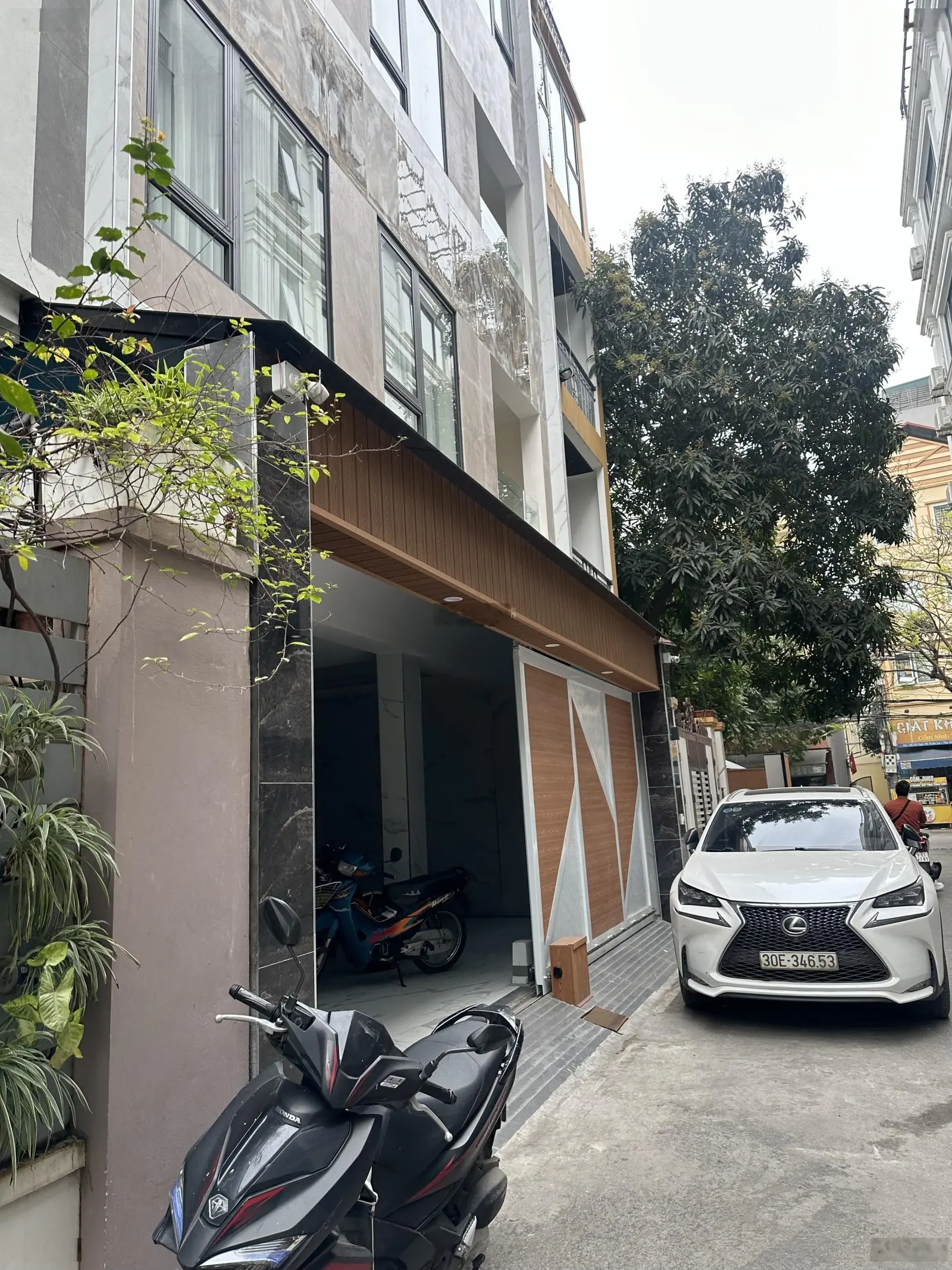 Nhỉnh 19 tỷ! nhà 80m2 - 4 tầng- phân lô ô tô tránh - biệt thự mini - sát phố - giáp ngoại giao đoàn