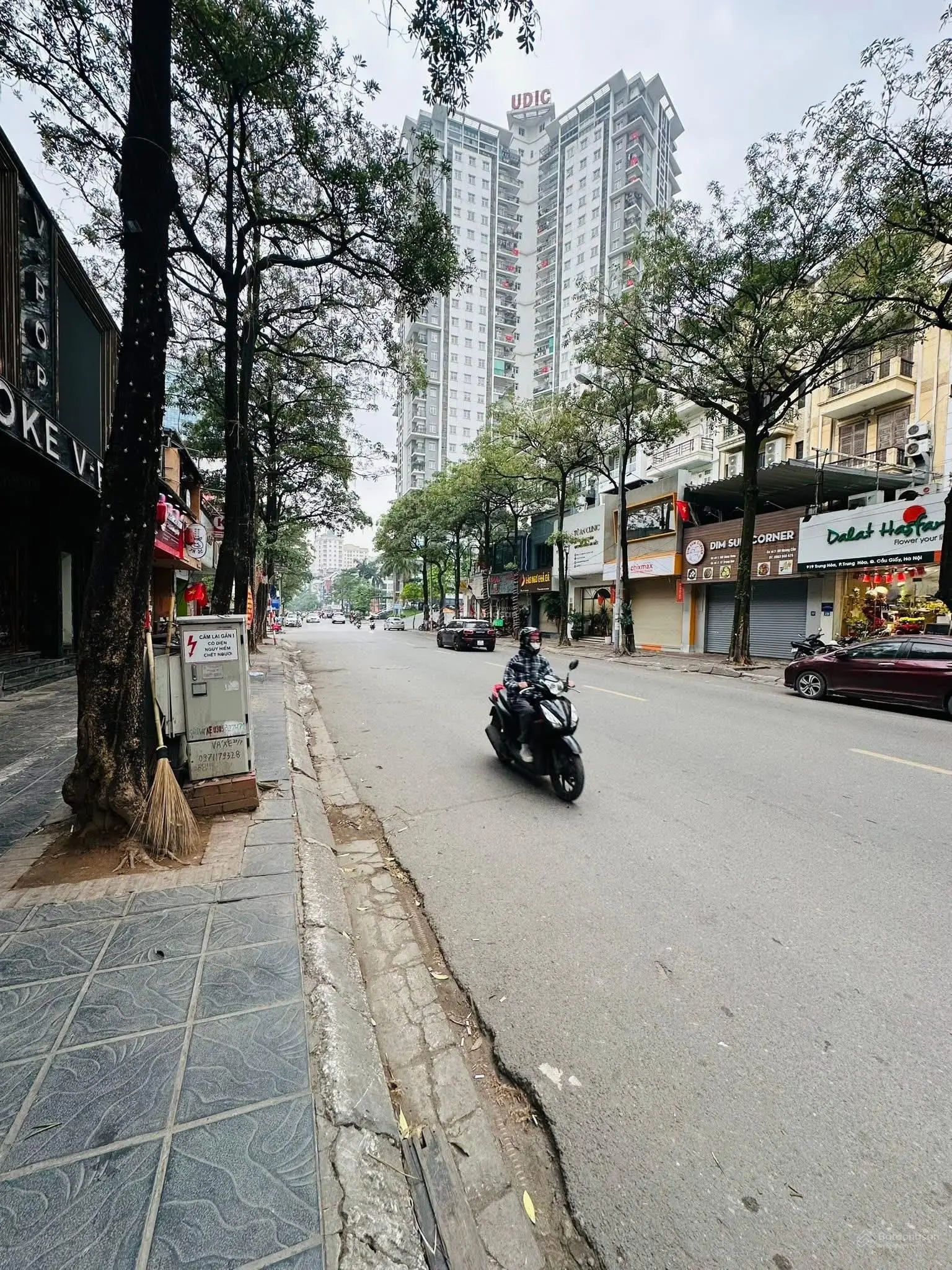 Mặt phố trung hòa vip - kinh doanh đỉnh cao - dòng tiền ổn định 80 triệu/tháng -dt 136 m -85 tỷ