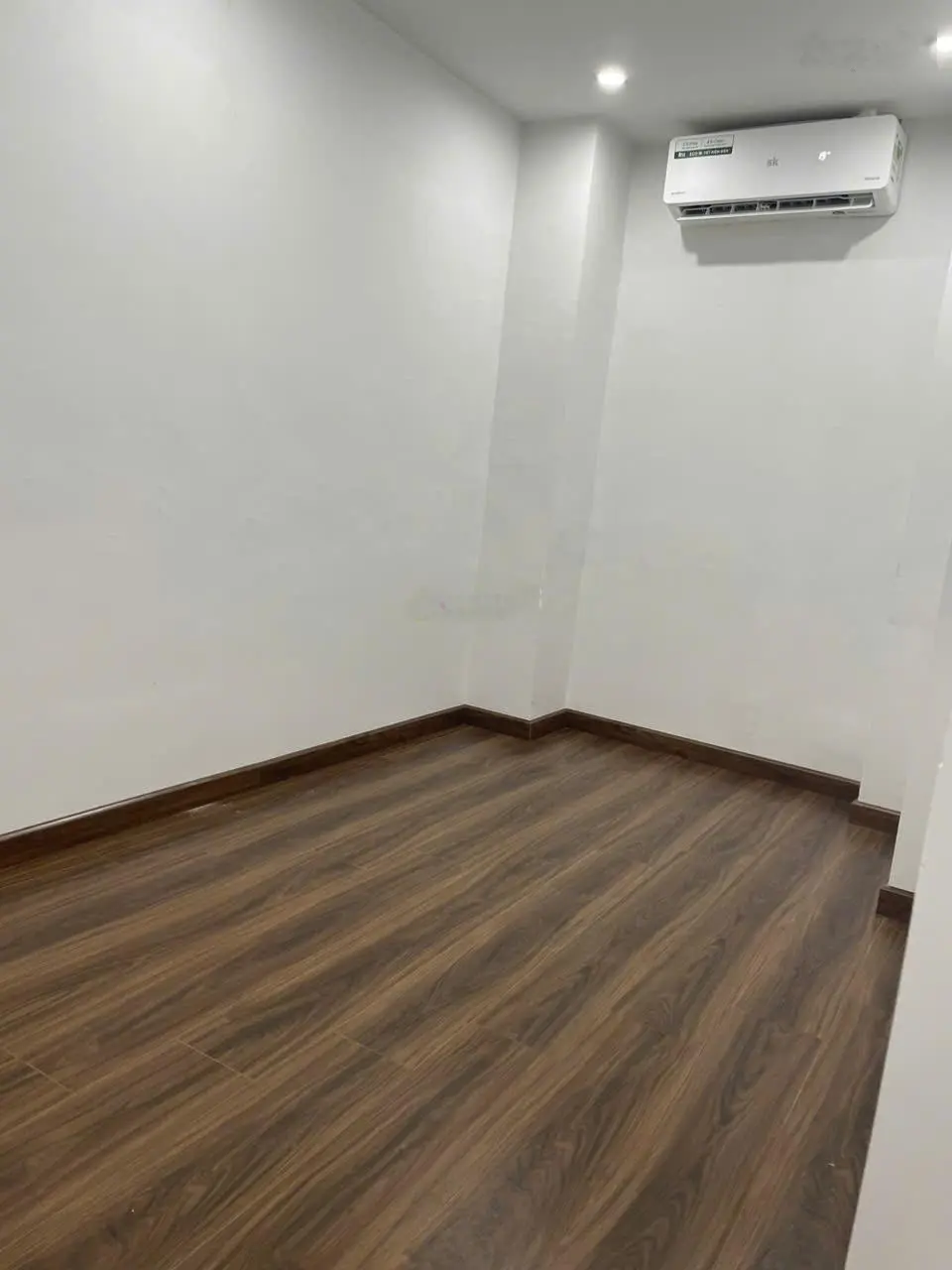 Bán gấp căn hộ 90m2, giá 4 tỷ, chung cư 54 Hạ Đình, 3PN 2WC. Liên hệ 0775 246 ***