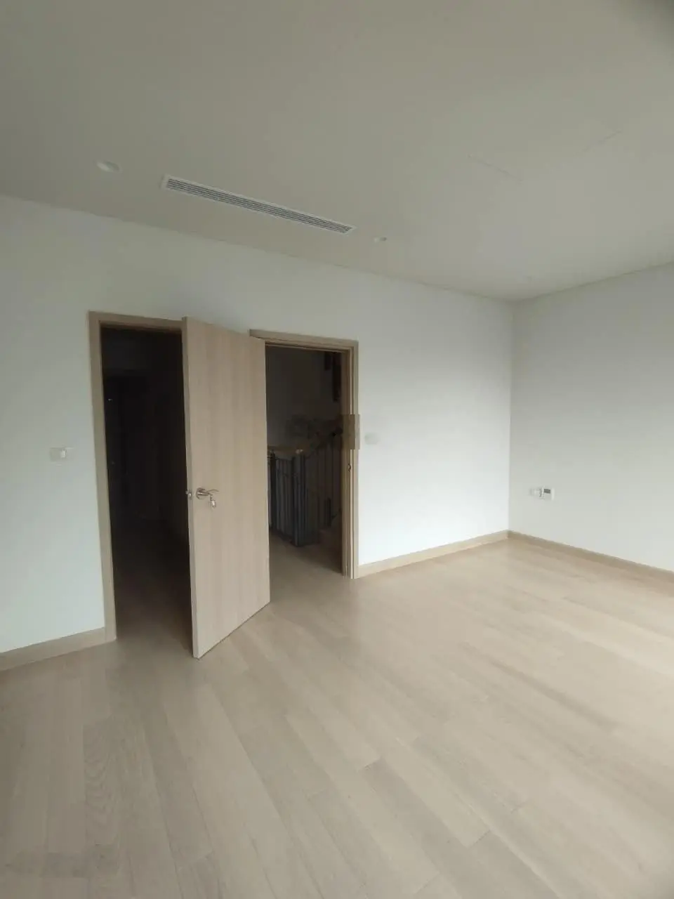 Bán căn shophouse The Manor Nguyễn Xiển, 75m2, 2 mặt tiền, công viên trước nhà