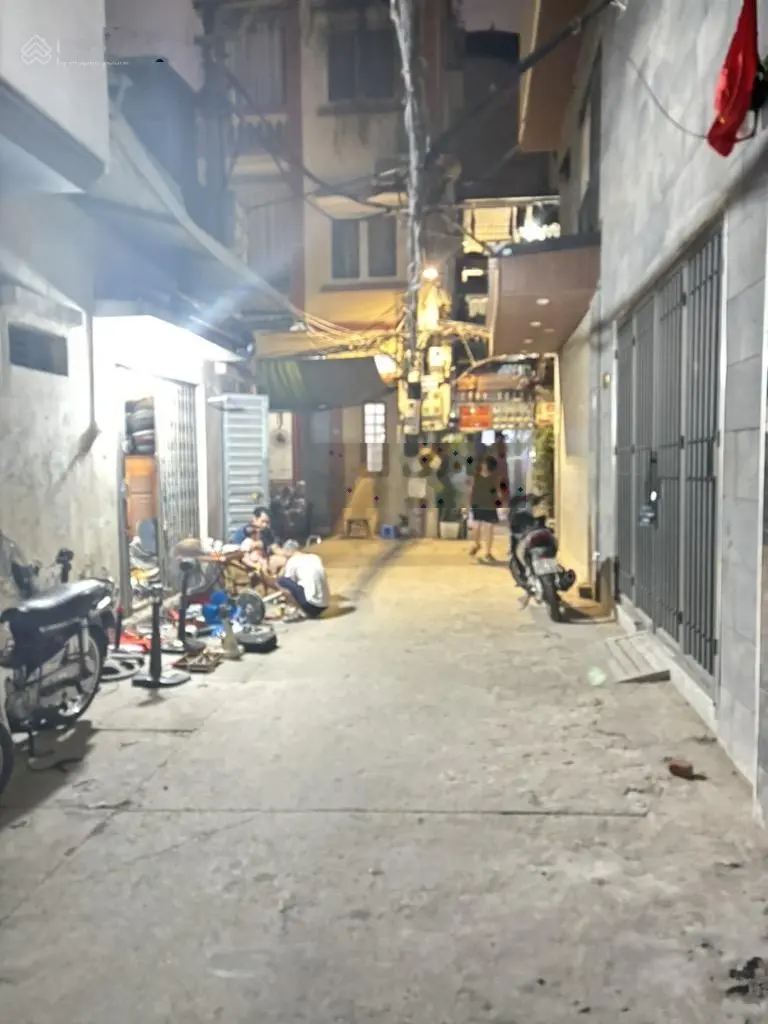 Ô tô ngủ trong nhà, ngõ ô tô thông tứ tung, mặt tiền khủng, kinh doanh không lo nghĩ chỉ 17tỷ
