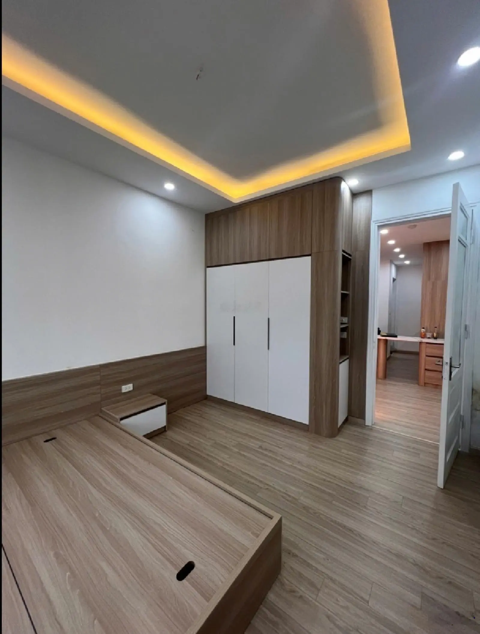 BÁN C.C T.P GIAO LƯU CT1C , 75M /1PK /2PN ,VỊ TRÍ VÀNG ,NT ĐẸP ,Ở NGAY ,GIÁ 4,05 TỶ - LH:0813 616 ***