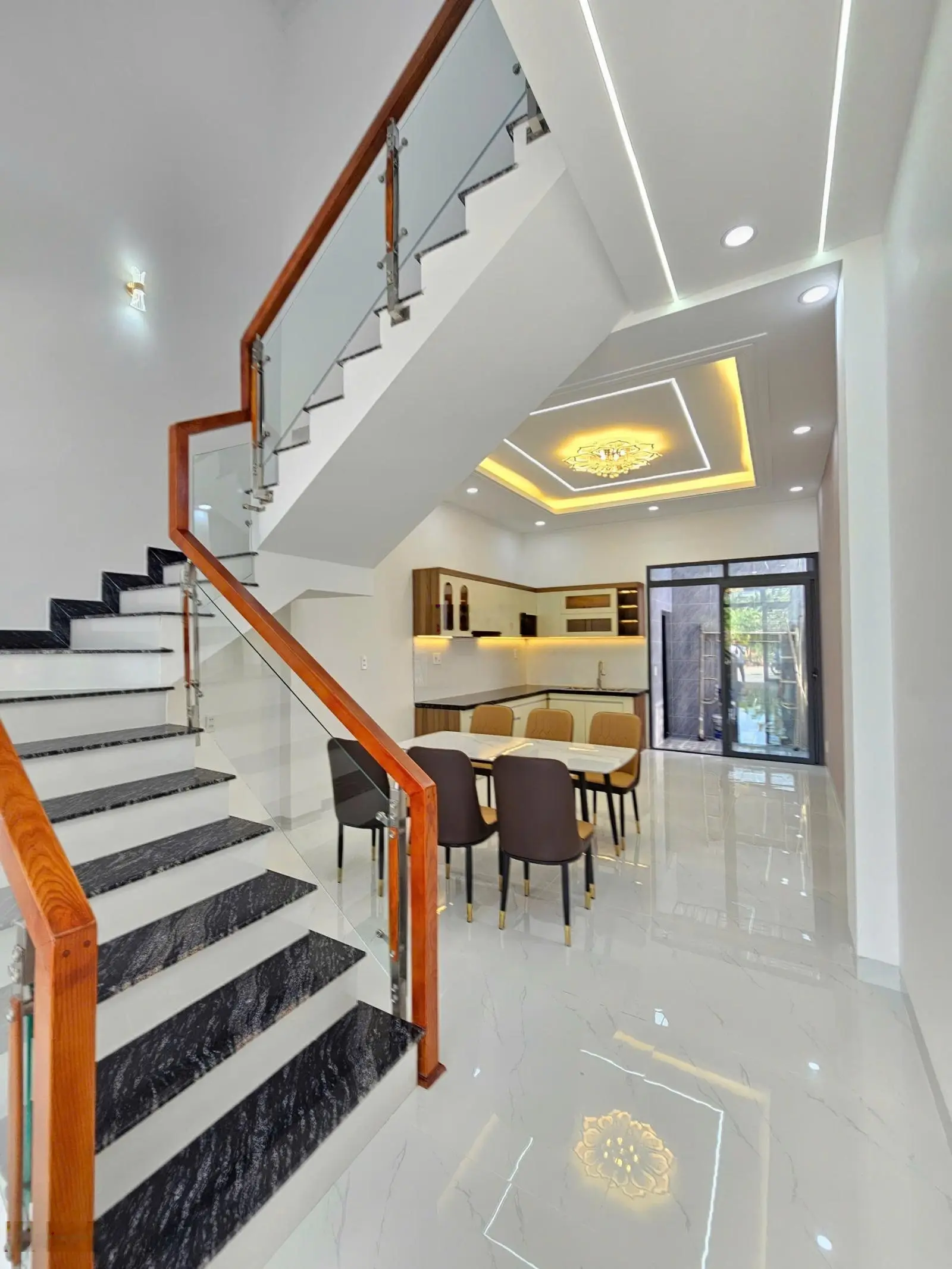 Nhà Đẹp Giá Rẻ: 2Tỷ950_Nhà 1 Trệt 1 Lầu KDC Gần Ngã Tư Miếu Ông Cù, TP.Thuận An