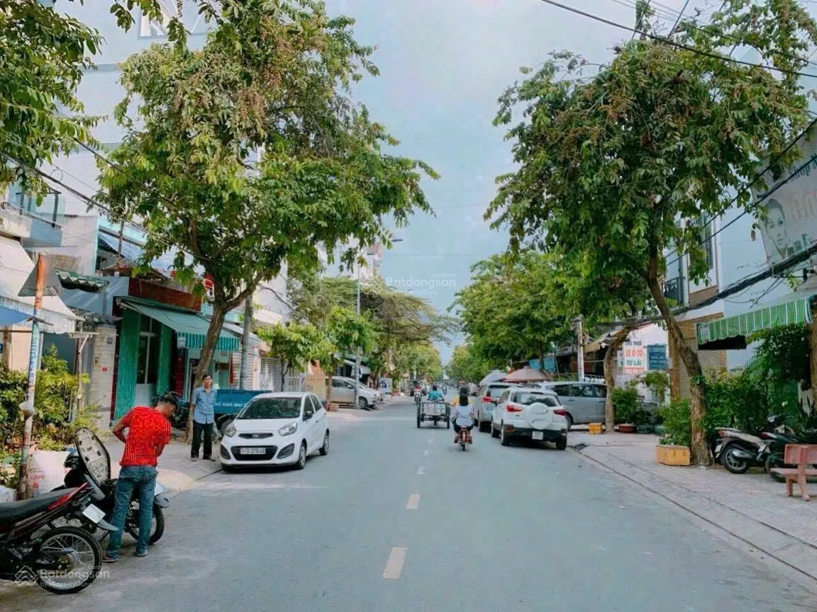 Ngộp bank, chủ gửi căn 5x20m - 1 Trệt 1 lầu, MT kinh doanh Đường Tân Hương, Quận Tân Phú