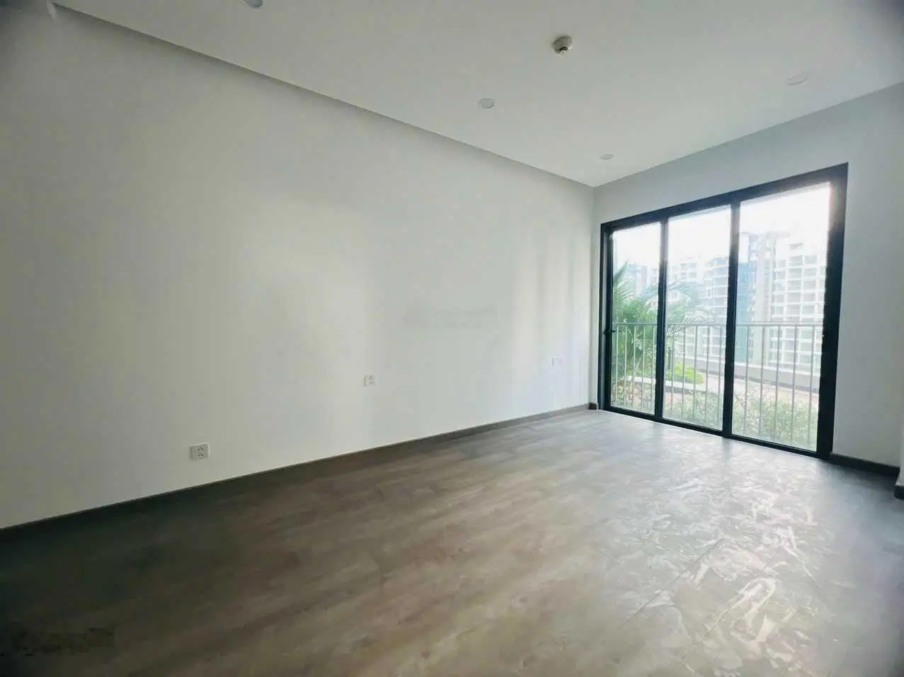 Hiếm! Còn 1 căn trệt trên không Alnata Plus - 80m2 - Bao gồm ô đậu xe - giá bán 5.550 tỷ (102%)