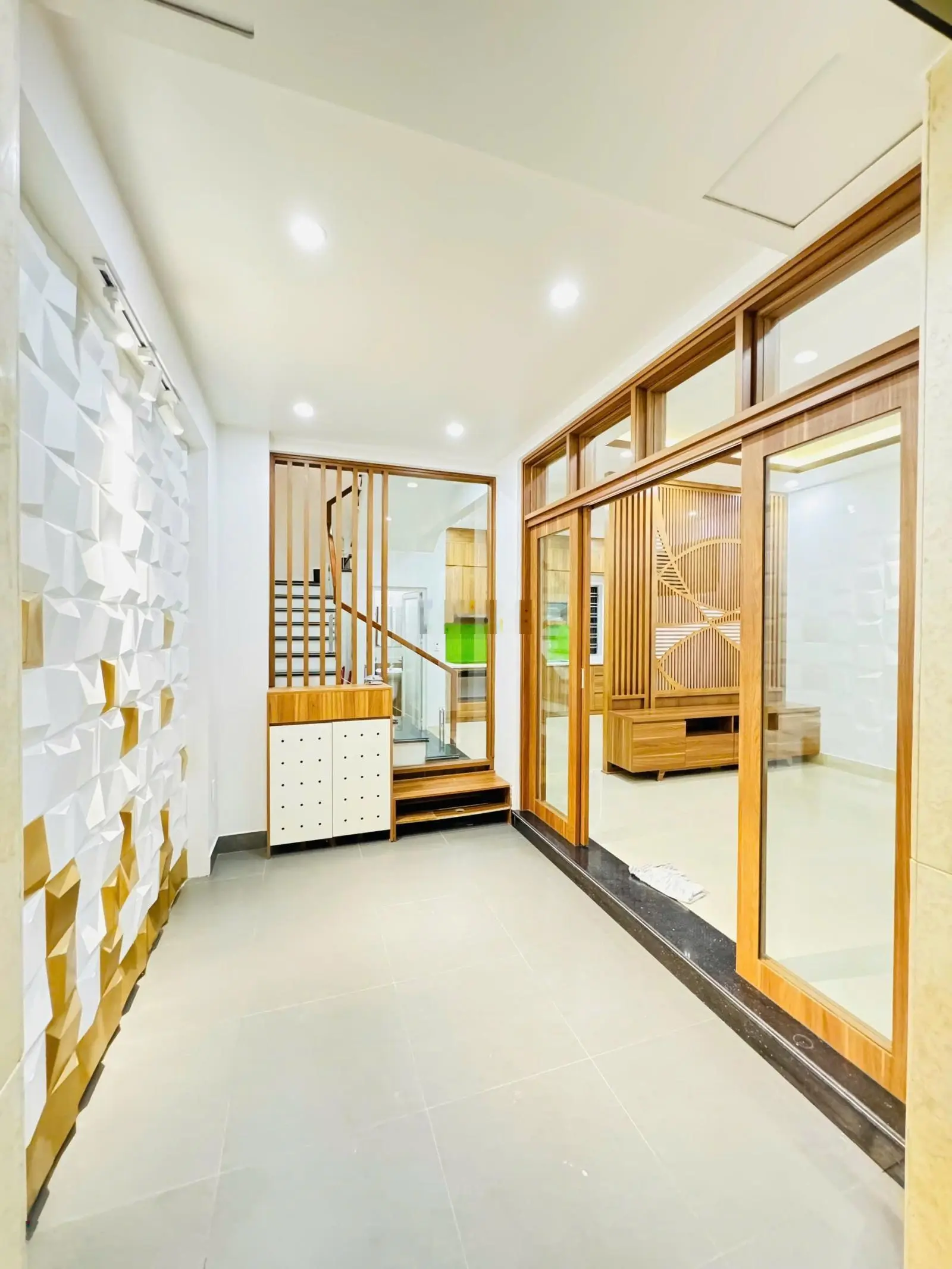 Bán nhà Nguyễn Đức Cảnh chỉ 10 bước chân ra đến Hồ Tam Bạc