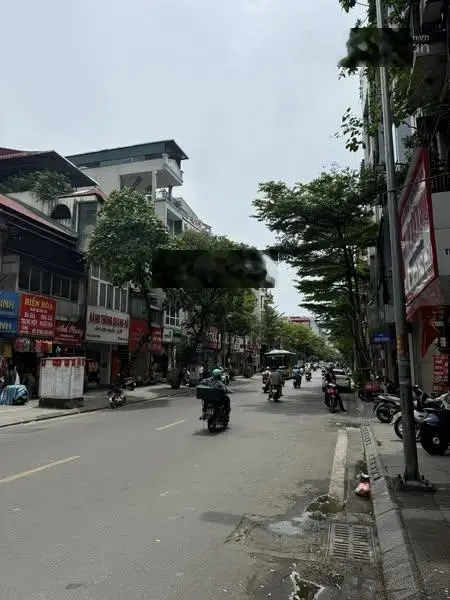 Bán mặt phố Khâm Thiên, Đống Đa: 75m, 3 tầng, MT 3,7m giá 28 tỷ.Mặt phố đẹp, kinh doanh sầm uất.