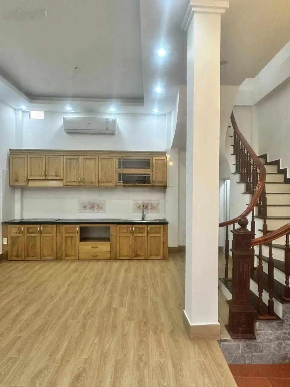 Chính chủ nhà cần bán gấp Văn La, Hà Đông DT 46m2, 4 tầng, 5.5 tỷ gần ô tô