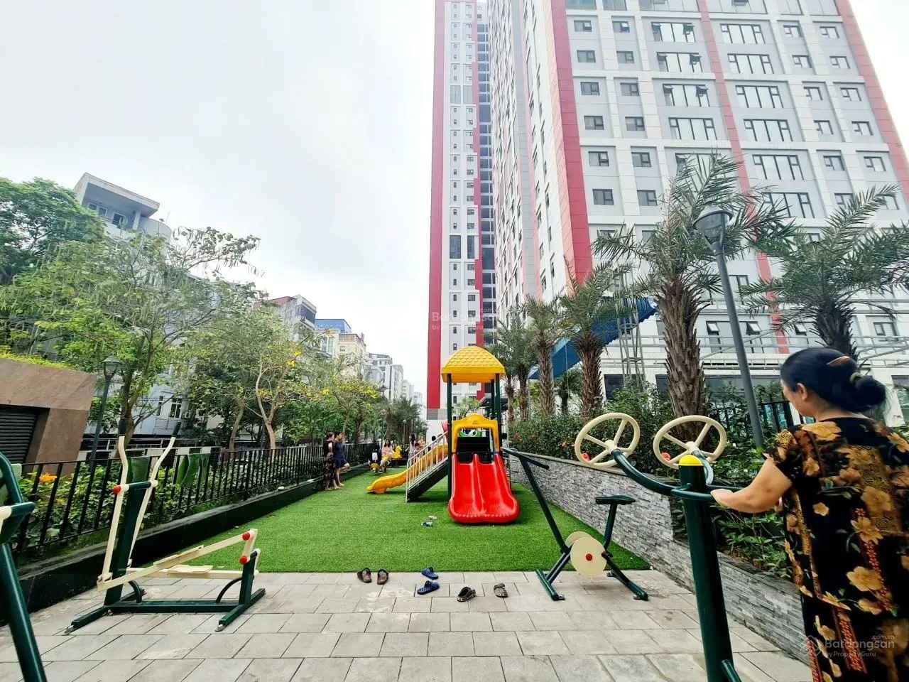 Em Huy PKD bán gấp căn góc tầng trung 140.5 m2 hướng Nam tại Hanoi Paragon hot nhất quận Cầu Giấy