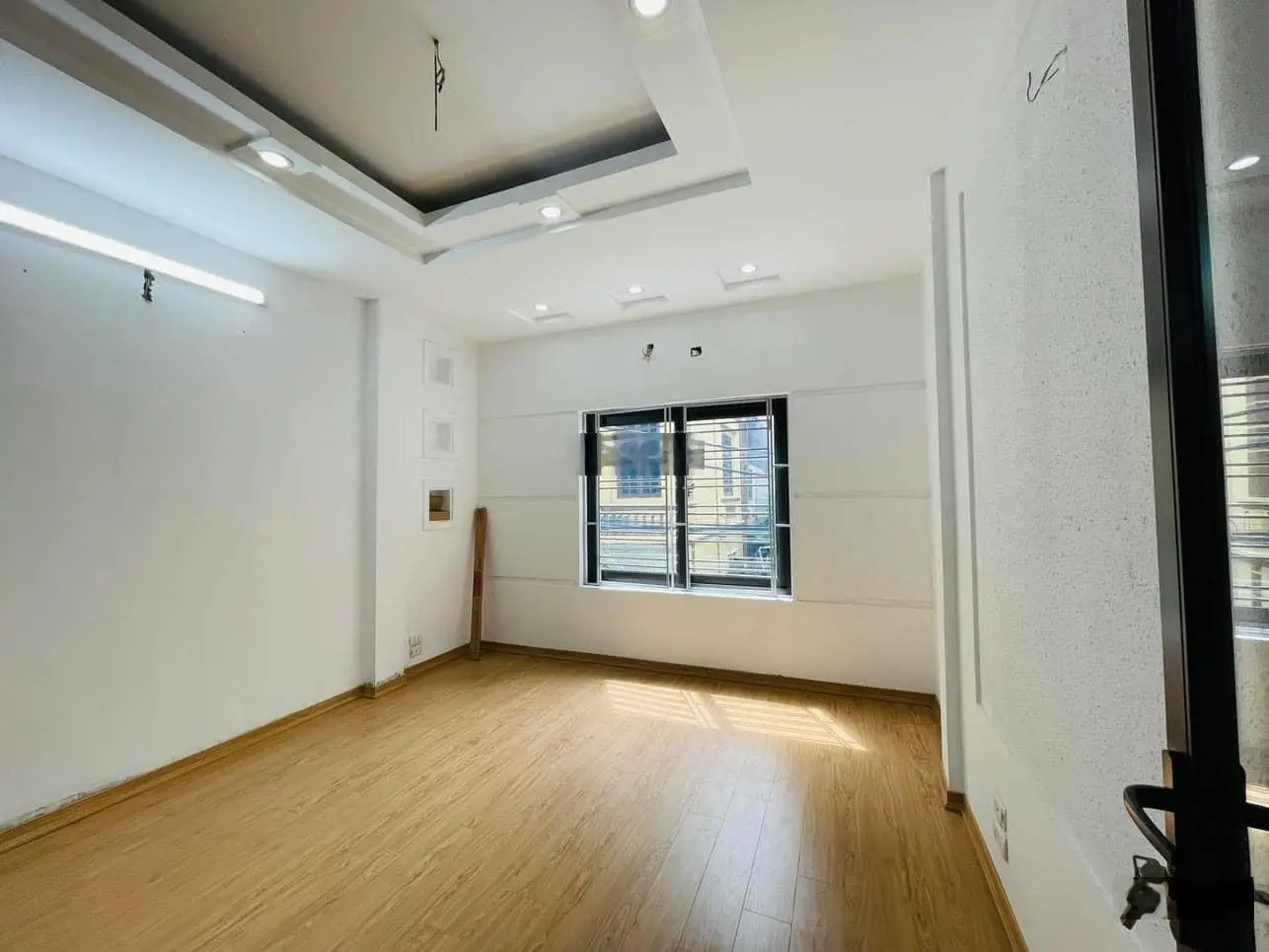 Ô tô vào nhà, Lạc Long Quân - Tây Hồ 41m2 - MT 3.6m - giá 8.27 tỷ (thương lượng)