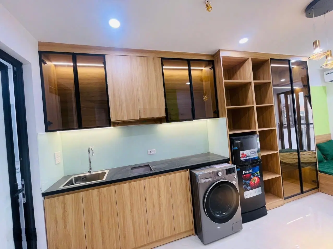 Hàng xóm Royal City! Tòa CHDV mặt phố Cự Lộc, 80m2*8T, 20 phòng KK, đủ PCCC, dòng tiền 6%/năm
