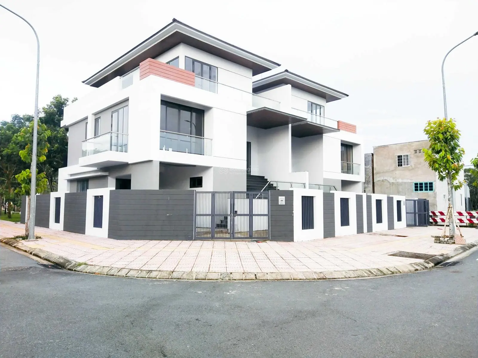 Nhà phố liền kề, phố thương mại, biệt thự