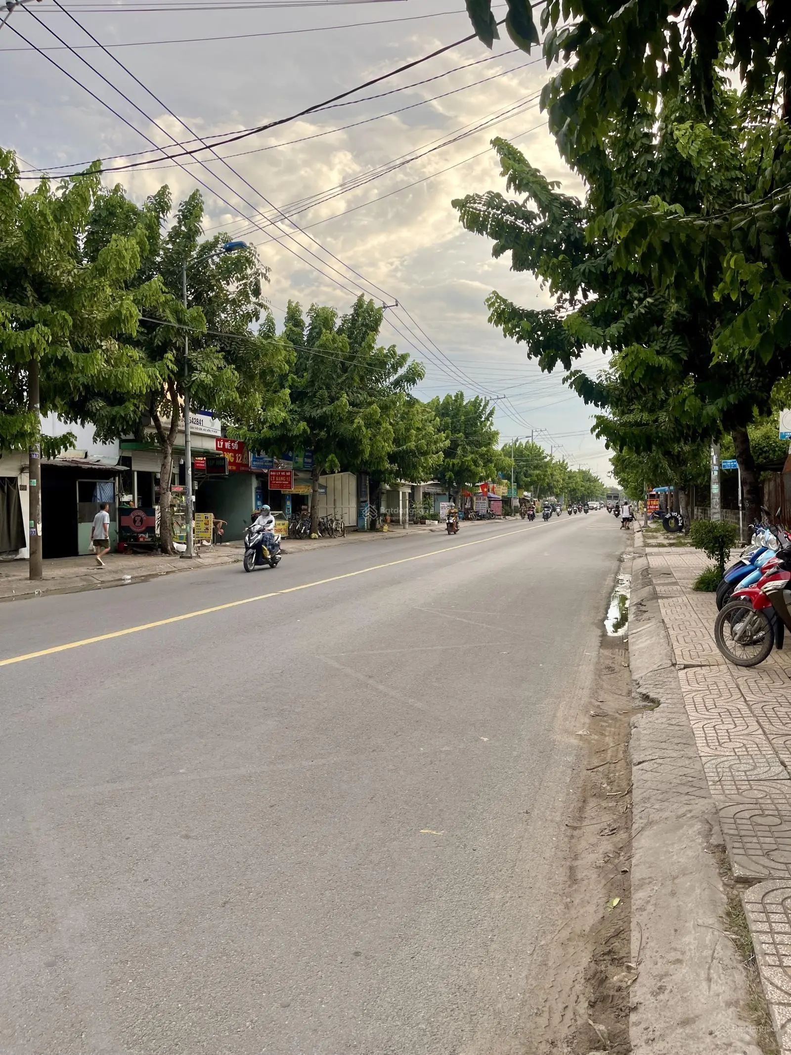 Bán nhà mặt tiền Nguyễn Văn Bứa . Khu mua bán sầm uất. 277m2. Có dòng tiền 30tr/tháng . Giá : 12 tỷ