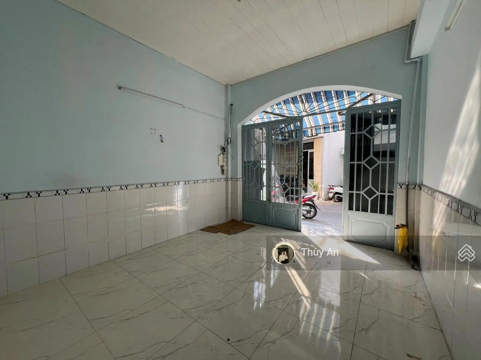 Xe hơi đậu cửa - tân bình giáp q10 - 41m2 - 2 tầng - giá 5tỷ còn tl