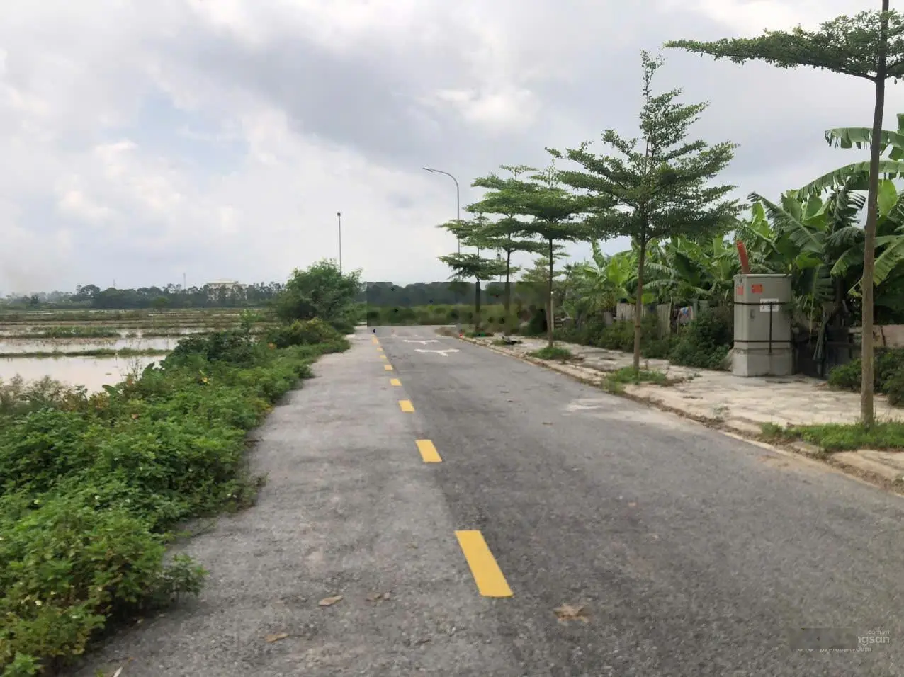 Vị trí đẹp nhất tại khu đô thị Vườn Hồng - Đồng Kỵ. View biệt thự và hồ điều hòa. DT rộng 100m2