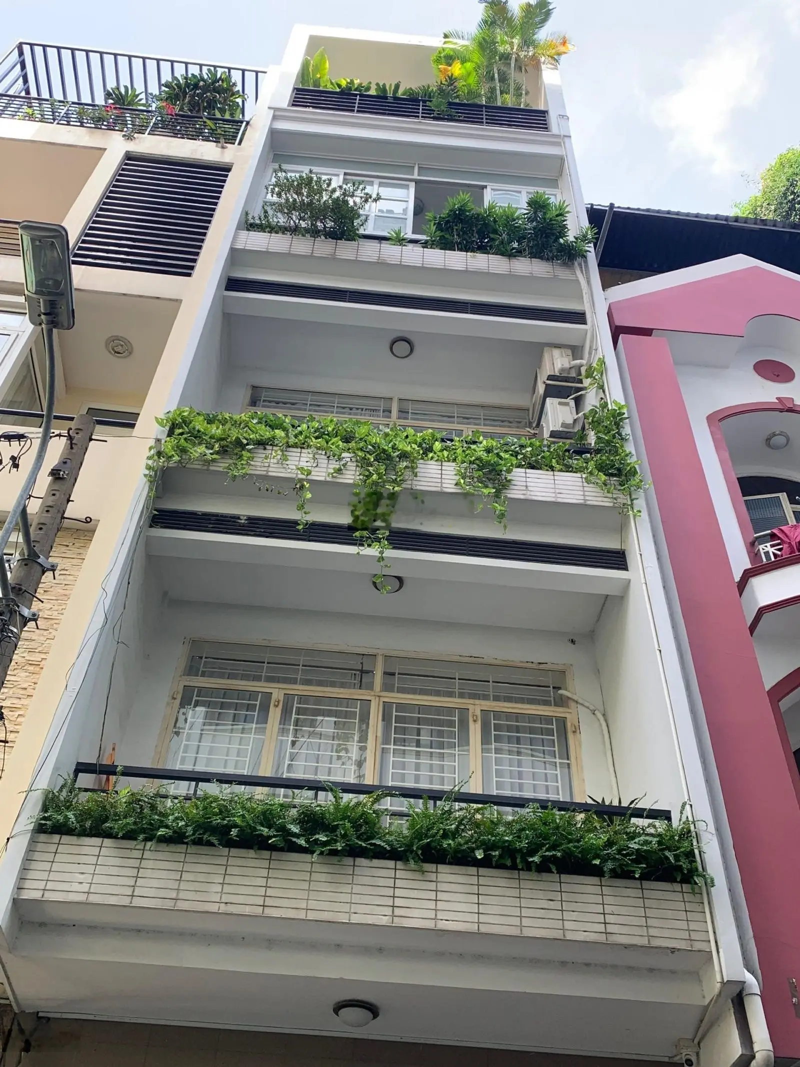 Bán nhà đẹp 80m2 - 5 tầng - đường xe hơi ngủ nhà thoải mái, đường Dương Bá Trạc, quận 8