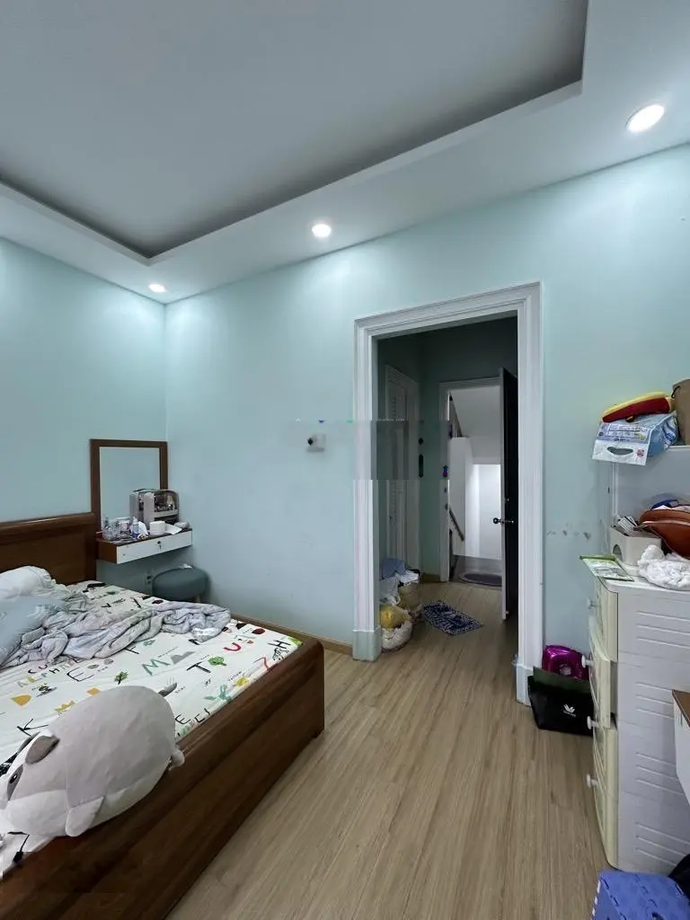 Nhà đẹp 4 tầng - 2 MT hẻm ô tô Nguyễn Hồng Đào - Công viên sau nhà