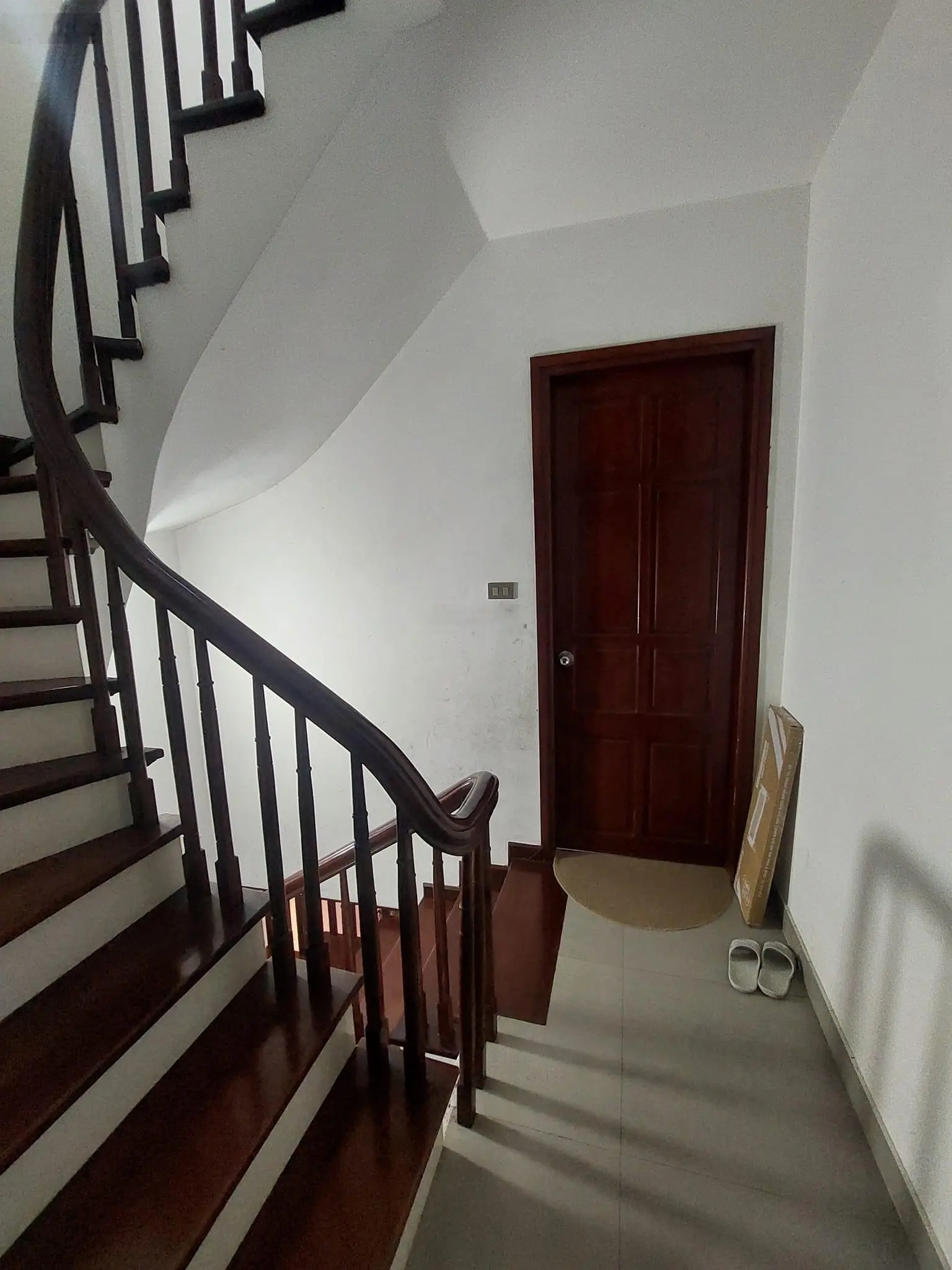 Siêu phẩm, bán nhà phố Trích Sài 46m2, 6 Tầng phân lô, kinh doanh, ô tô dừng đỗ, sát hồ. 16 tỷ hơn