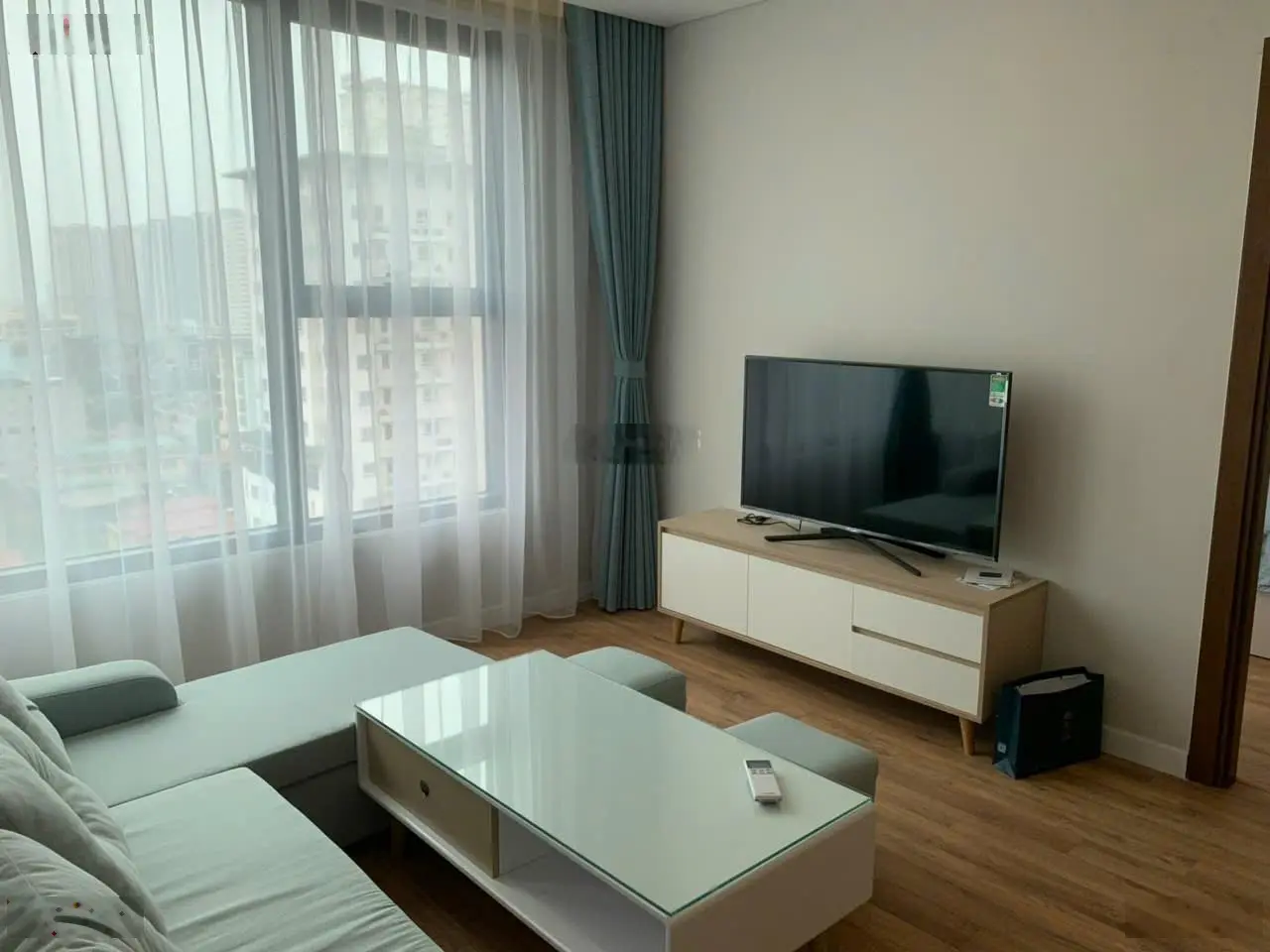 Chính chủ bán căn hộ The Legend diện tích 85,5m2, 3PN - 2WC, ban công TN cửa Đ, full nội thất